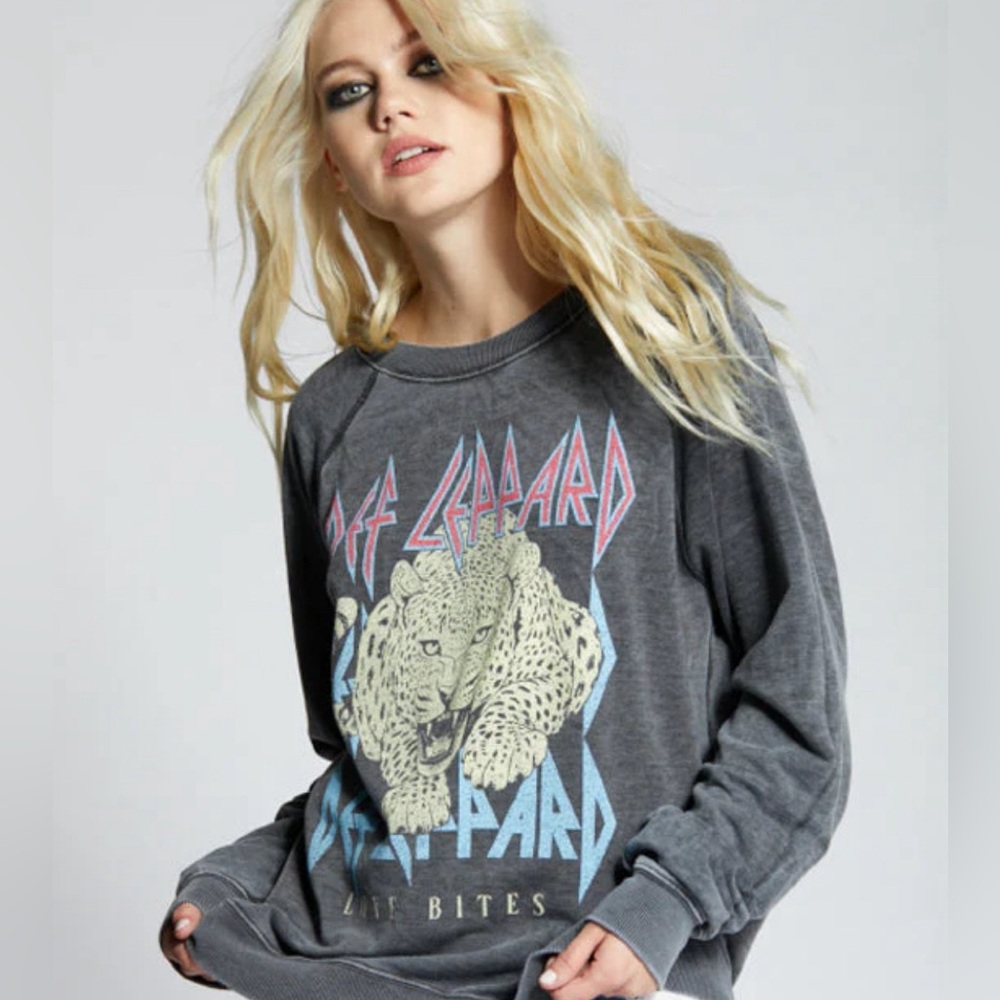 Recycled Karma NWOT Def Leppard Love Bites sweatshirt ‎ - Size S